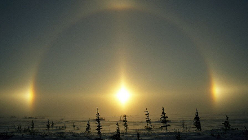 Parhelion phenomenon with multiple suns